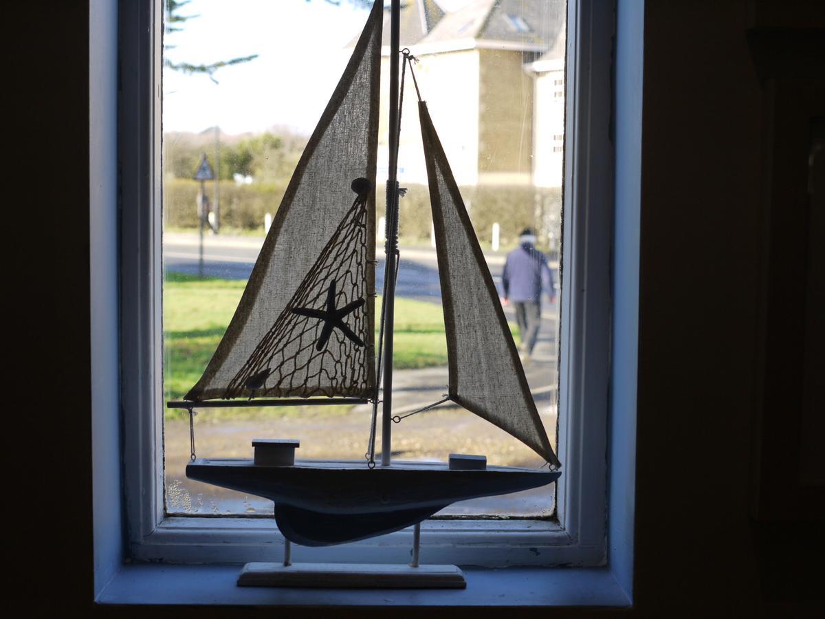 The Pilot Boat Inn, Isle Of Wight Bembridge Room photo